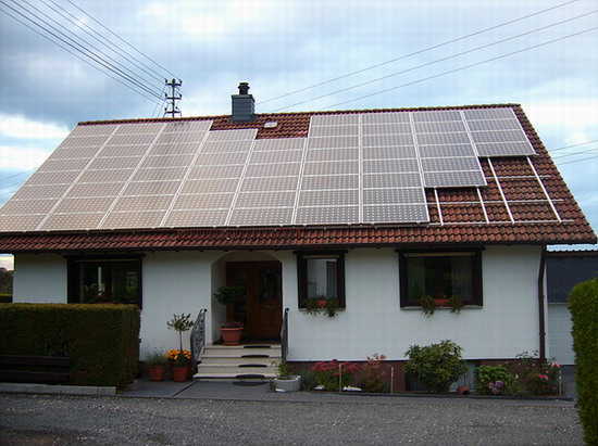 河南弘太阳光伏科技专业从事太阳能光伏系统的应用和光伏产品